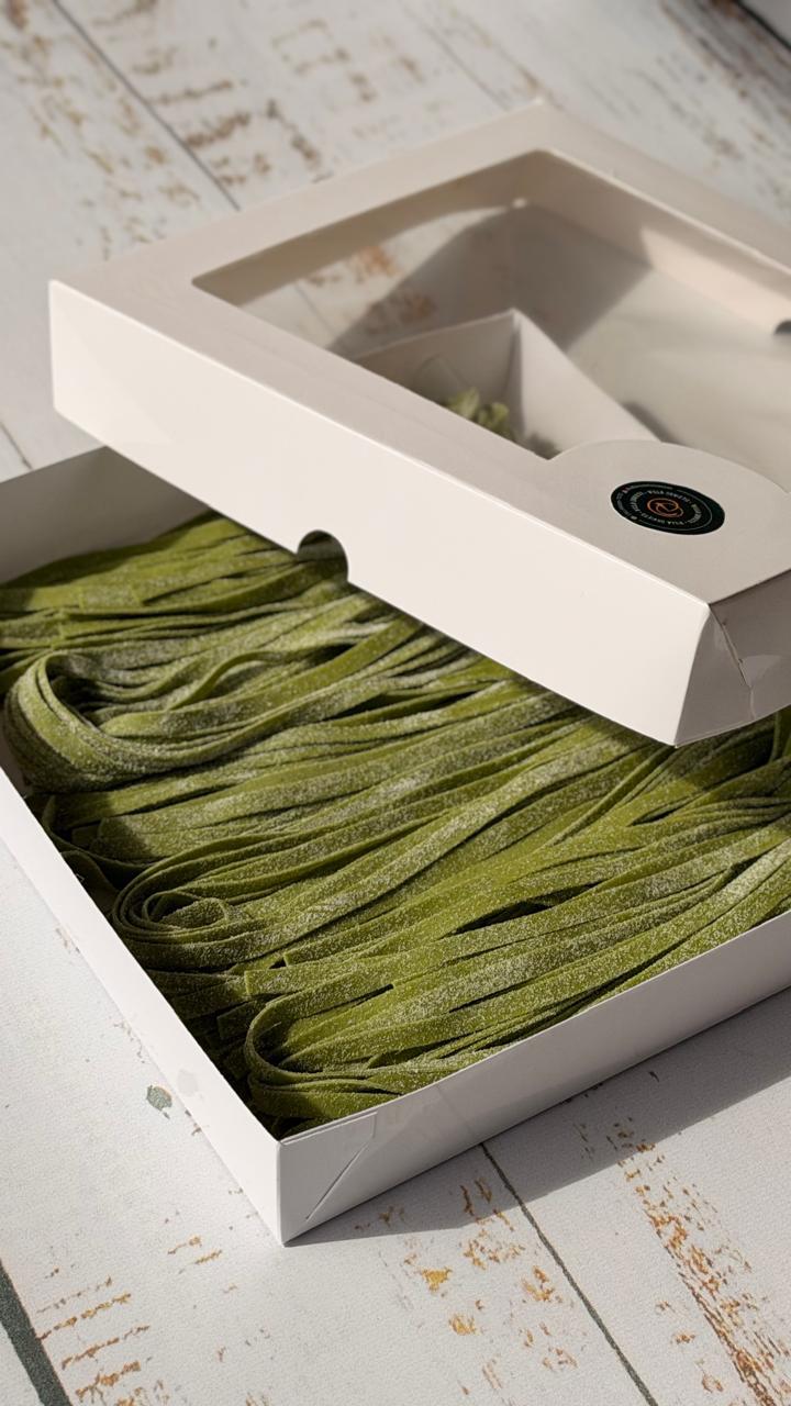 Tagliatelle de espinafre Villa Orvieto na embalagem
